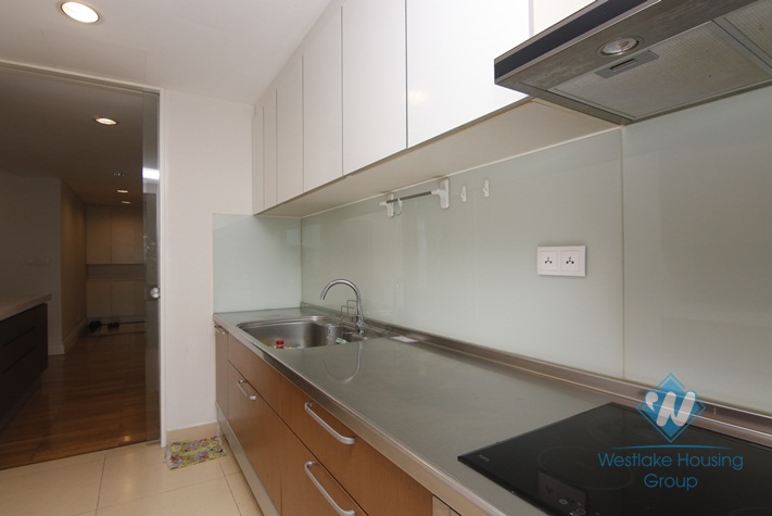 Luxury three bedrooms apartment for rent in Hoang Thanh tower, city center, Ha Noi